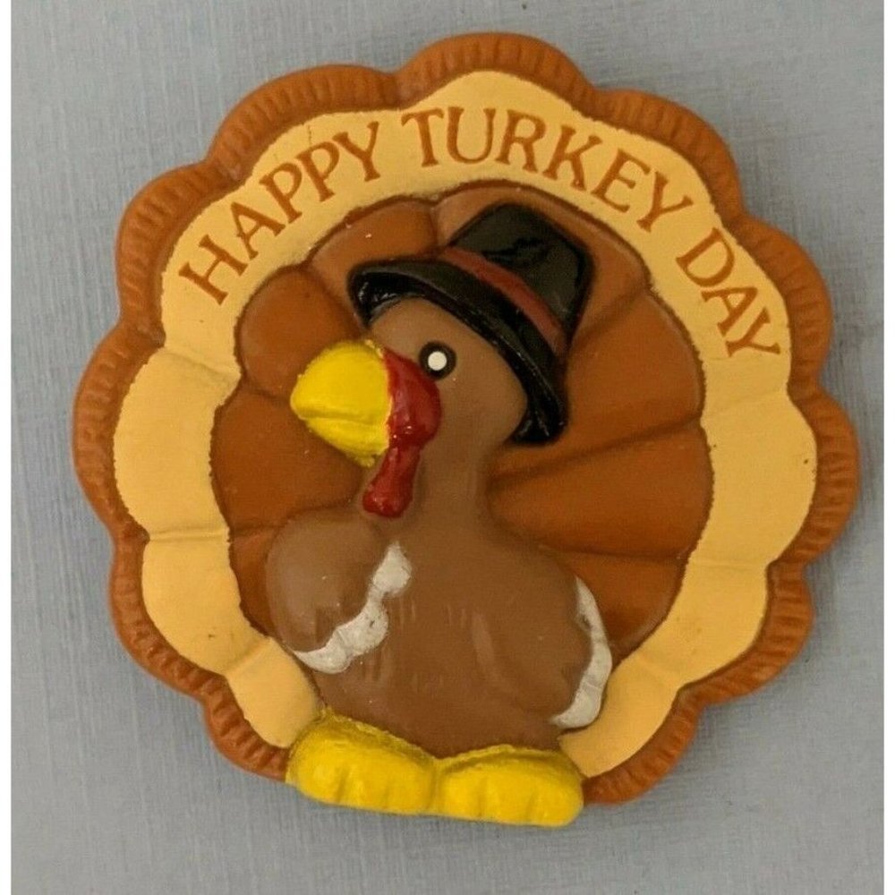 Vintage RUSS HAPPY TURKEY DAY! THANKSGIVING LAPEL PIN Badge Tom Turkey
